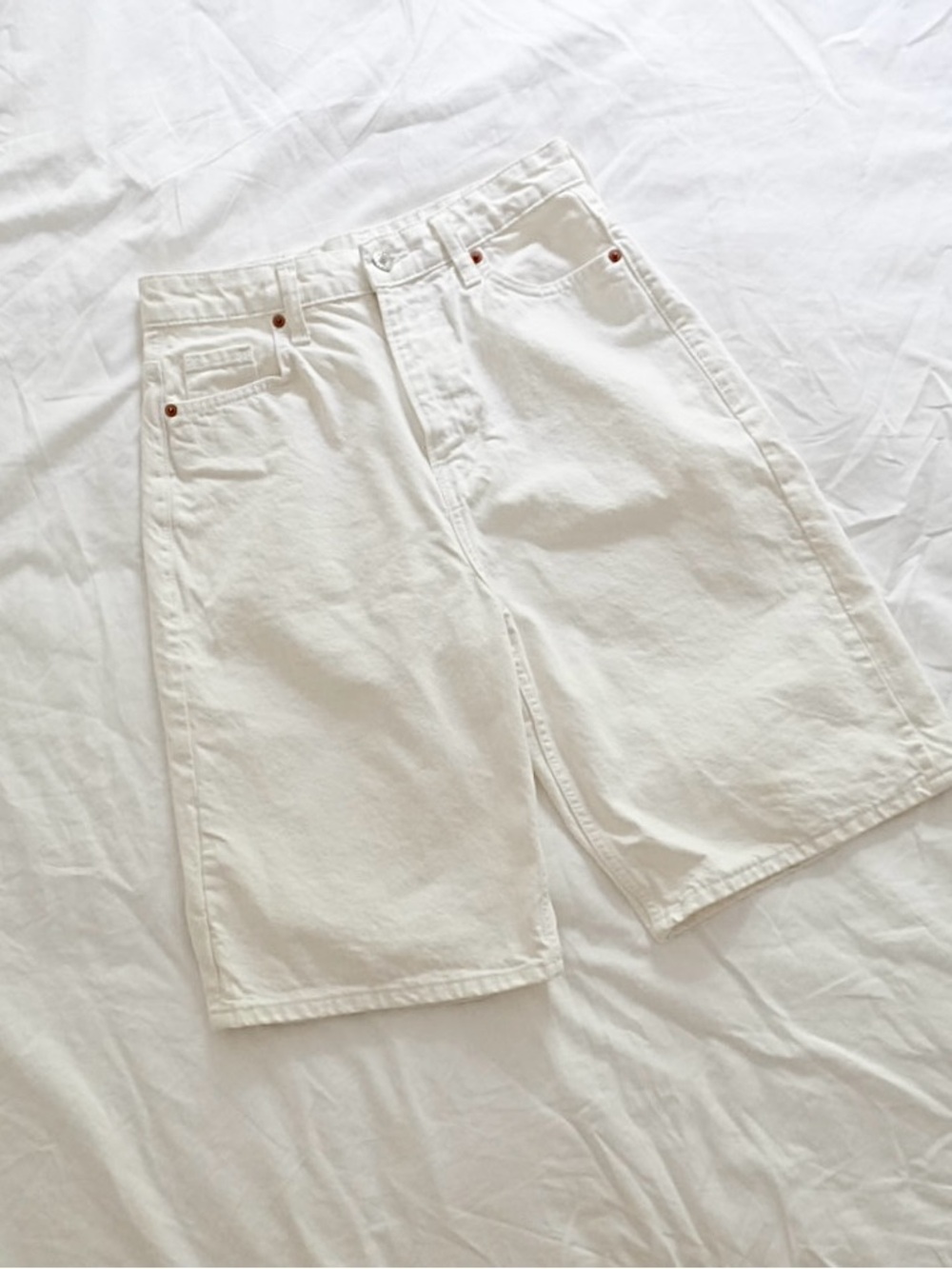 H&M White Wide-Leg Knee-Length Denim Bermuda Baggy Shorts - Picture 4 of 5